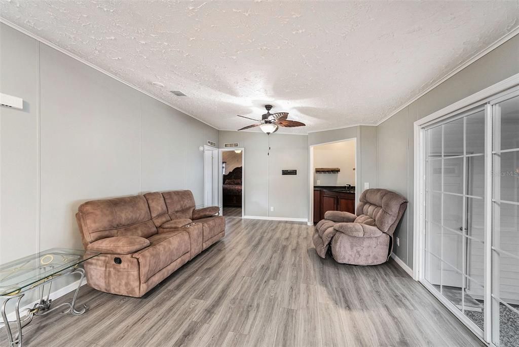 For Sale: $195,000 (2 beds, 2 baths, 1482 Square Feet)