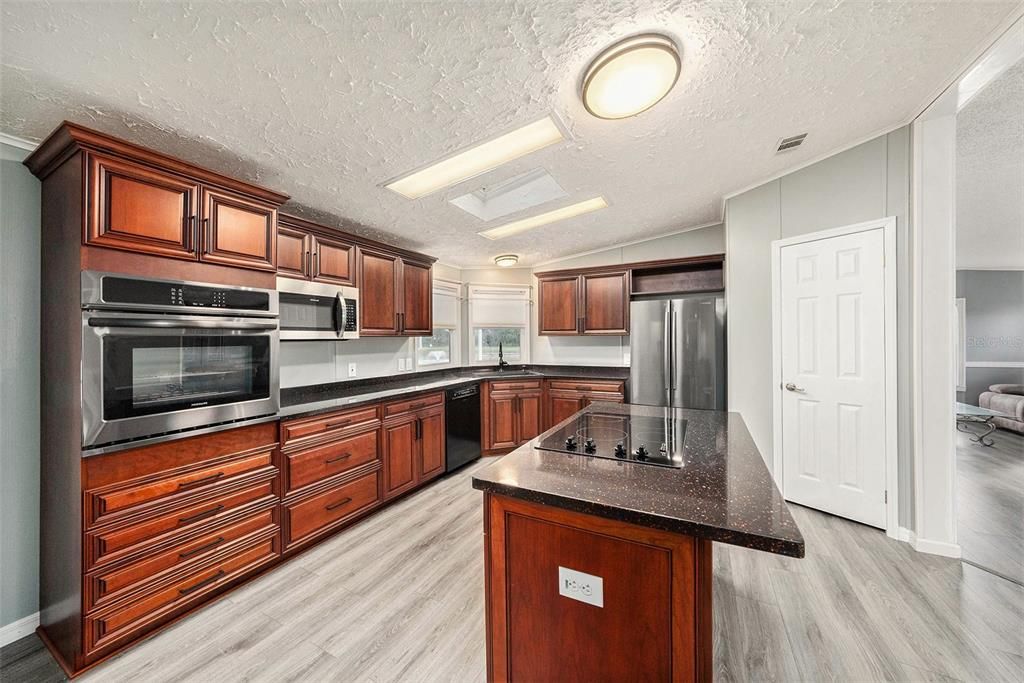 For Sale: $195,000 (2 beds, 2 baths, 1482 Square Feet)