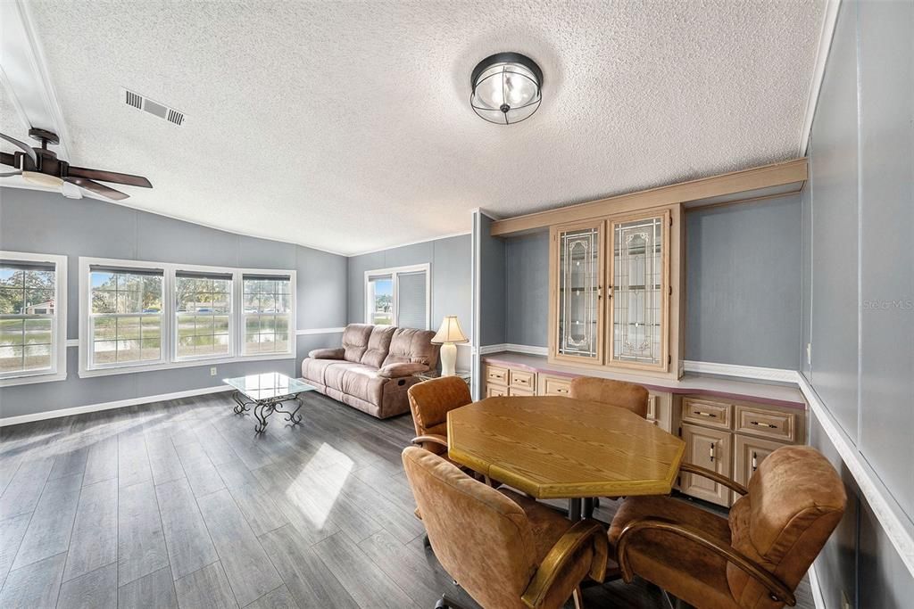 For Sale: $195,000 (2 beds, 2 baths, 1482 Square Feet)