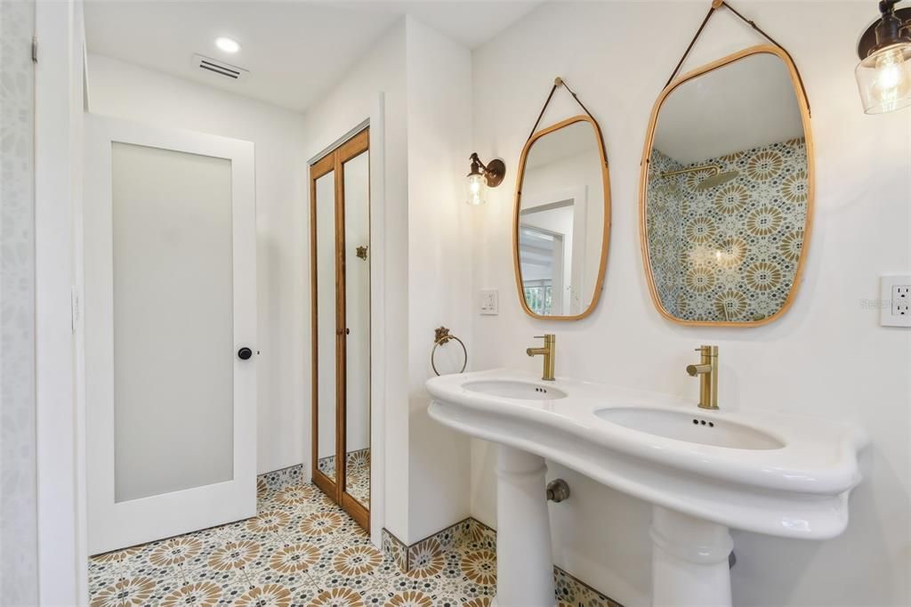 出租: $2,995 (2 贝兹, 1 浴室, 1063 平方英尺)