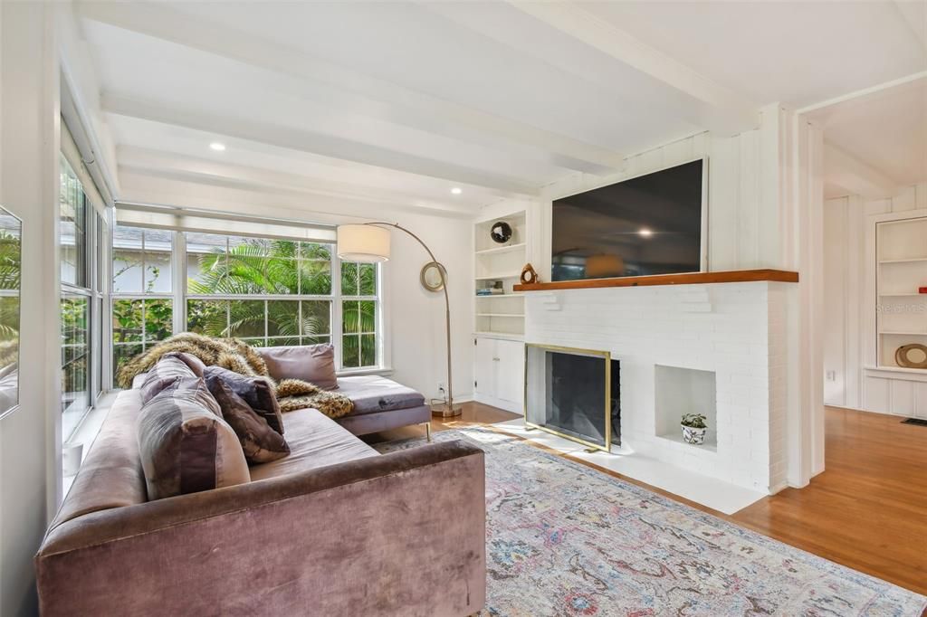 出租: $2,995 (2 贝兹, 1 浴室, 1063 平方英尺)