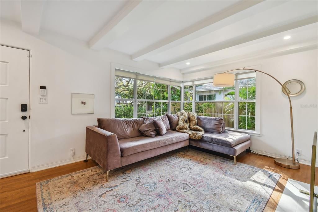 出租: $2,995 (2 贝兹, 1 浴室, 1063 平方英尺)