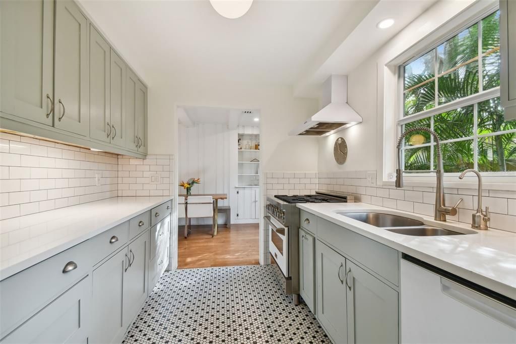 出租: $2,995 (2 贝兹, 1 浴室, 1063 平方英尺)