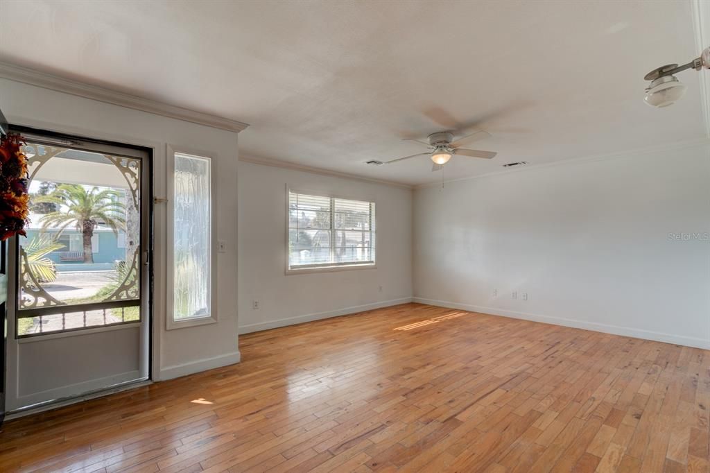 En Venta: $775,000 (3 camas, 3 baños, 1642 Pies cuadrados)