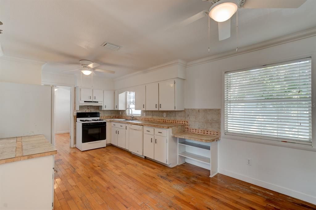 En Venta: $775,000 (3 camas, 3 baños, 1642 Pies cuadrados)