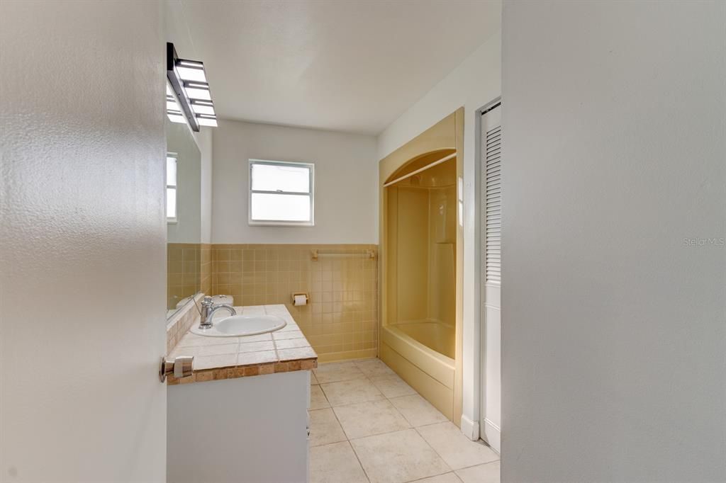 En Venta: $775,000 (3 camas, 3 baños, 1642 Pies cuadrados)