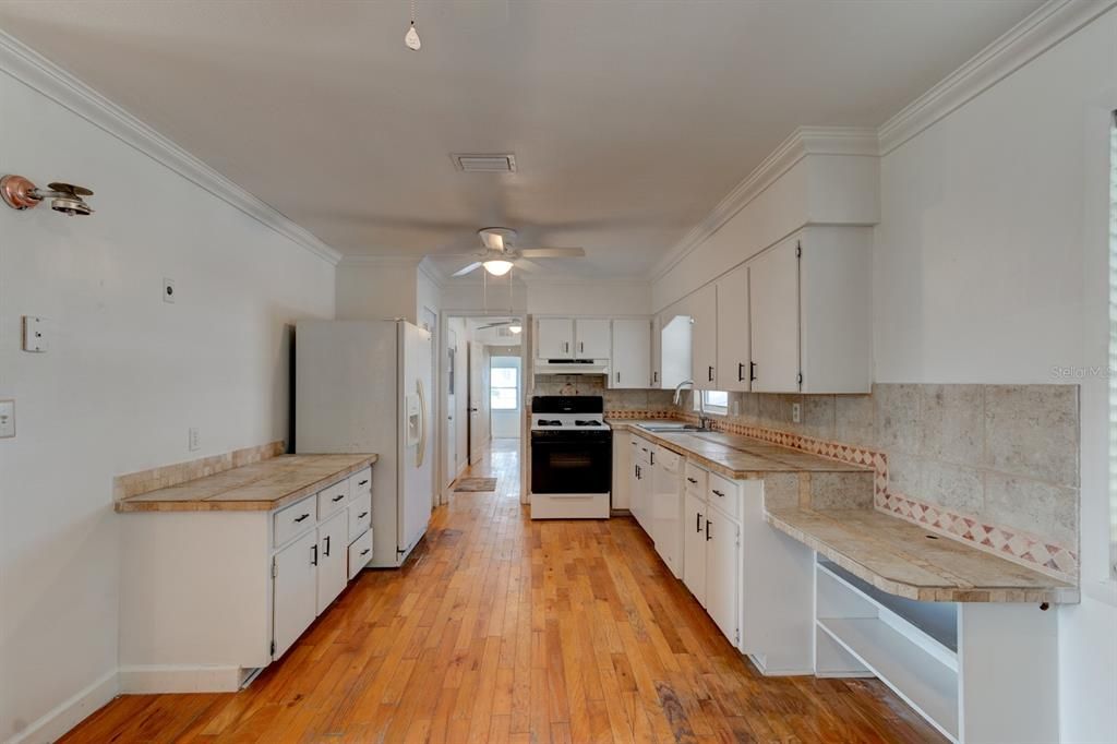 En Venta: $775,000 (3 camas, 3 baños, 1642 Pies cuadrados)