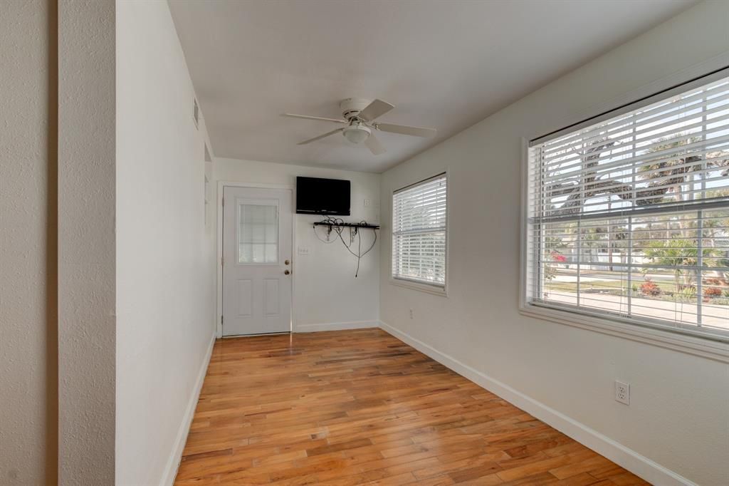 En Venta: $775,000 (3 camas, 3 baños, 1642 Pies cuadrados)