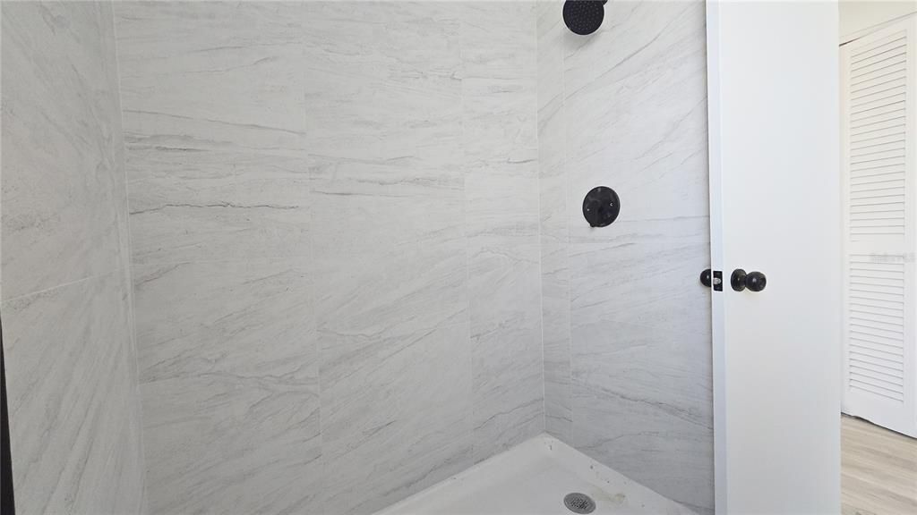 En Venta: $324,800 (4 camas, 2 baños, 1699 Pies cuadrados)