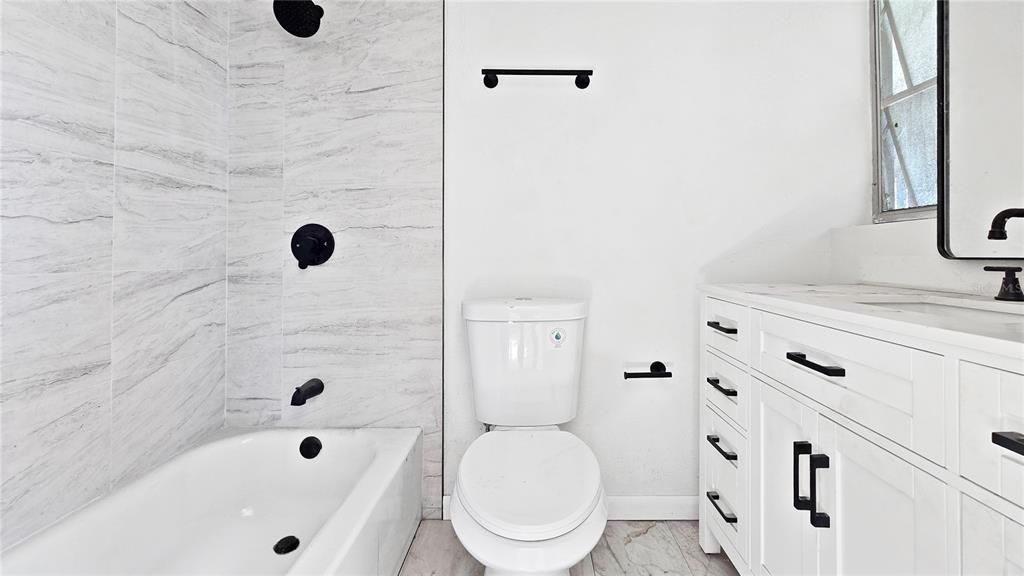 En Venta: $324,800 (4 camas, 2 baños, 1699 Pies cuadrados)