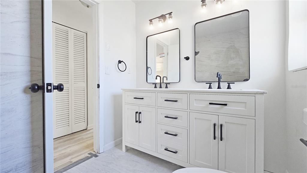 En Venta: $324,800 (4 camas, 2 baños, 1699 Pies cuadrados)