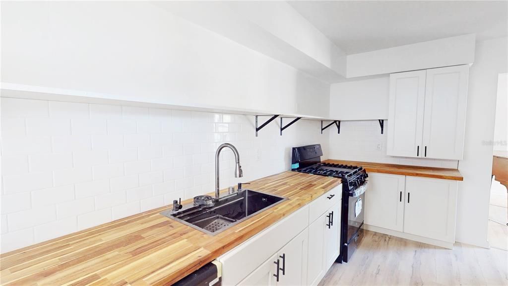 En Venta: $324,800 (4 camas, 2 baños, 1699 Pies cuadrados)