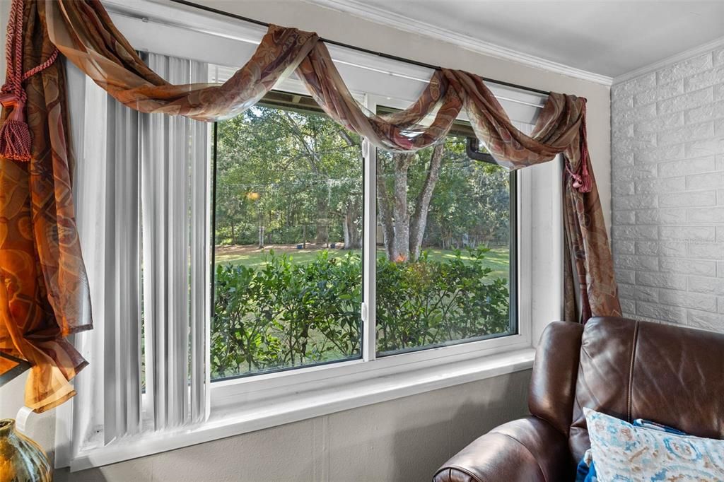 Под контрактом: $245,000 (3 спален, 1 ванн, 1091 Квадратных фут)