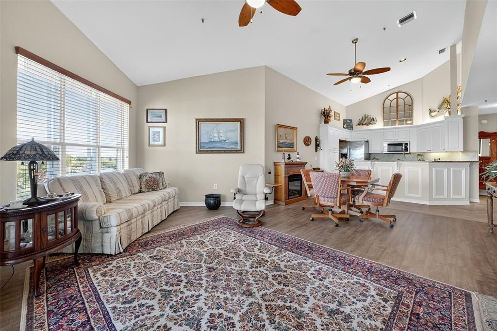 En Venta: $595,000 (3 camas, 2 baños, 1576 Pies cuadrados)