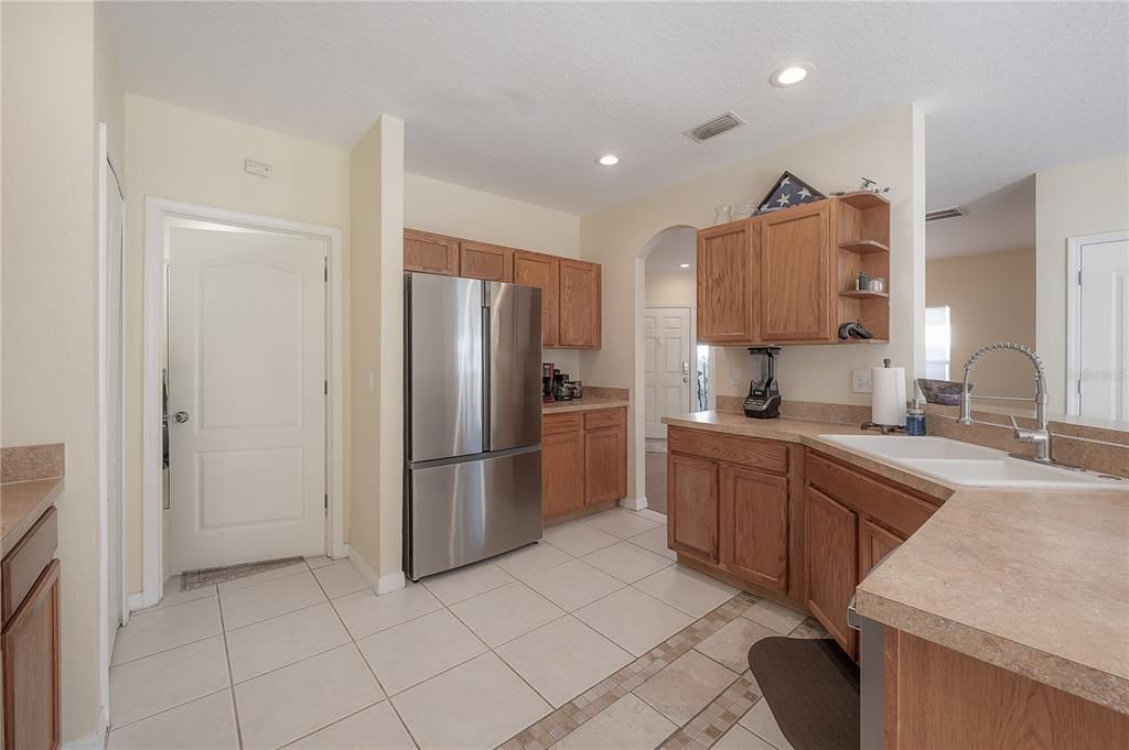 En Venta: $309,900 (4 camas, 2 baños, 2206 Pies cuadrados)