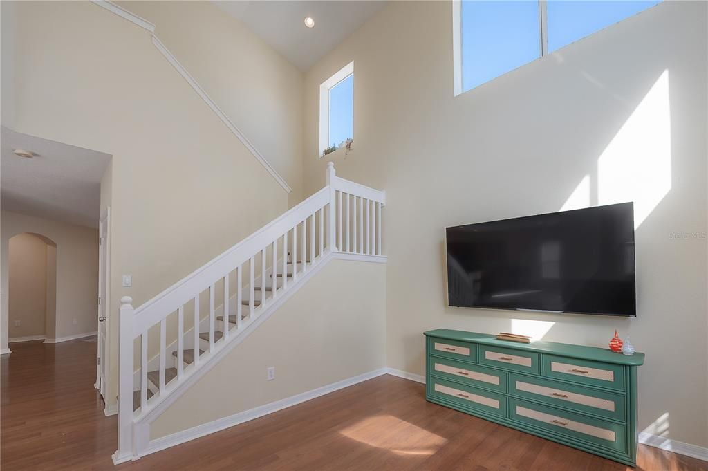 En Venta: $309,900 (4 camas, 2 baños, 2206 Pies cuadrados)