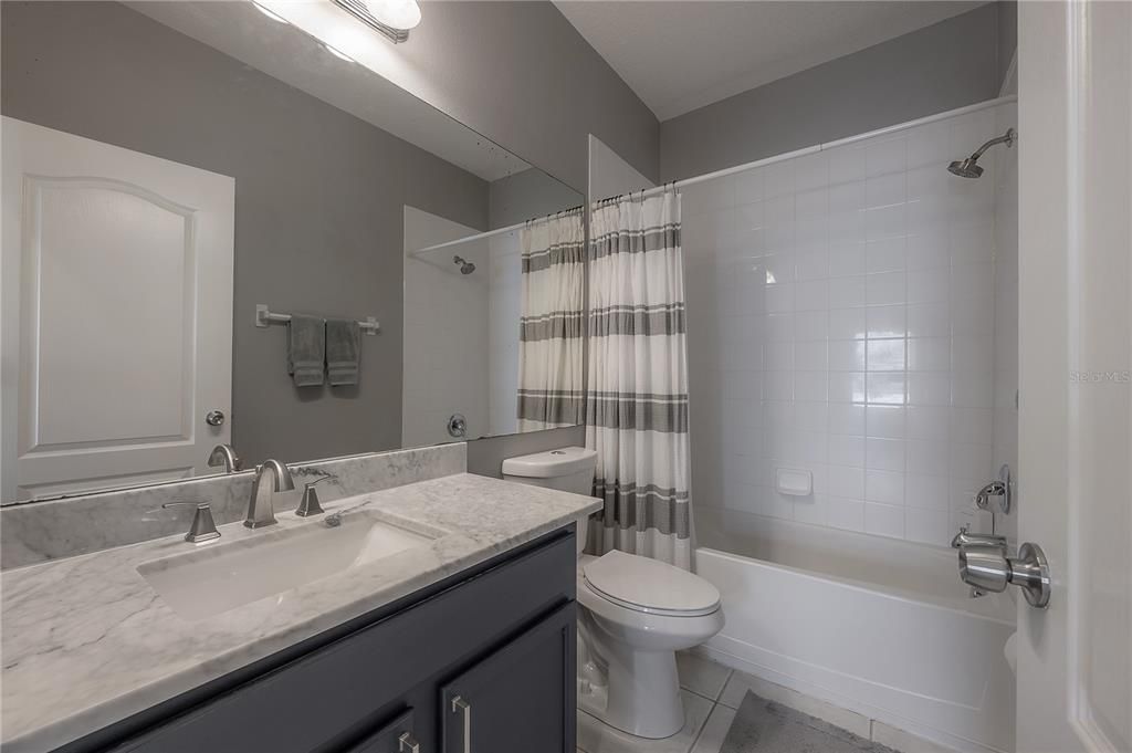 En Venta: $309,900 (4 camas, 2 baños, 2206 Pies cuadrados)