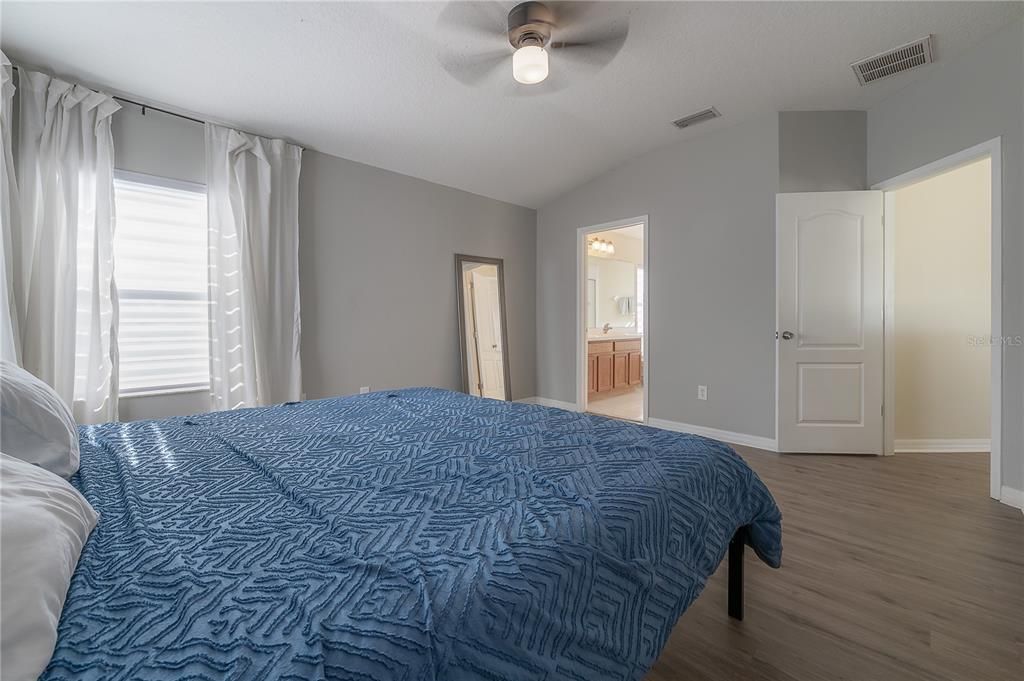 En Venta: $309,900 (4 camas, 2 baños, 2206 Pies cuadrados)