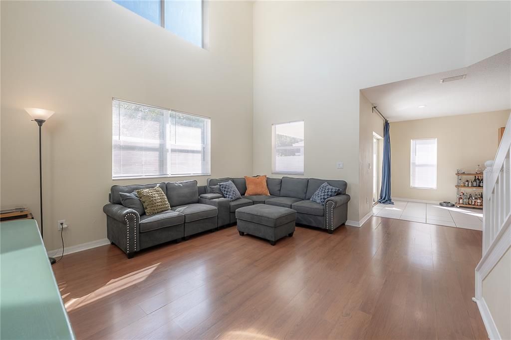 En Venta: $309,900 (4 camas, 2 baños, 2206 Pies cuadrados)