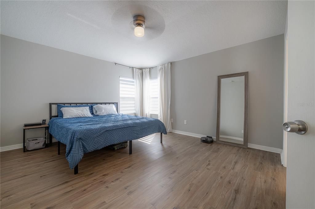 En Venta: $309,900 (4 camas, 2 baños, 2206 Pies cuadrados)