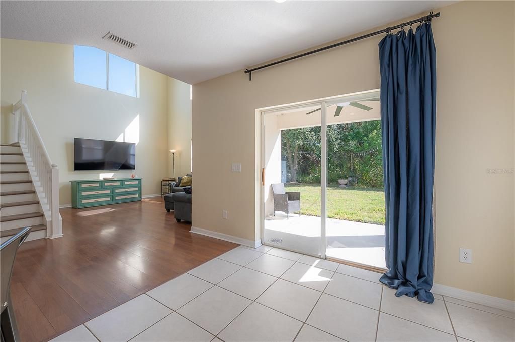 En Venta: $309,900 (4 camas, 2 baños, 2206 Pies cuadrados)