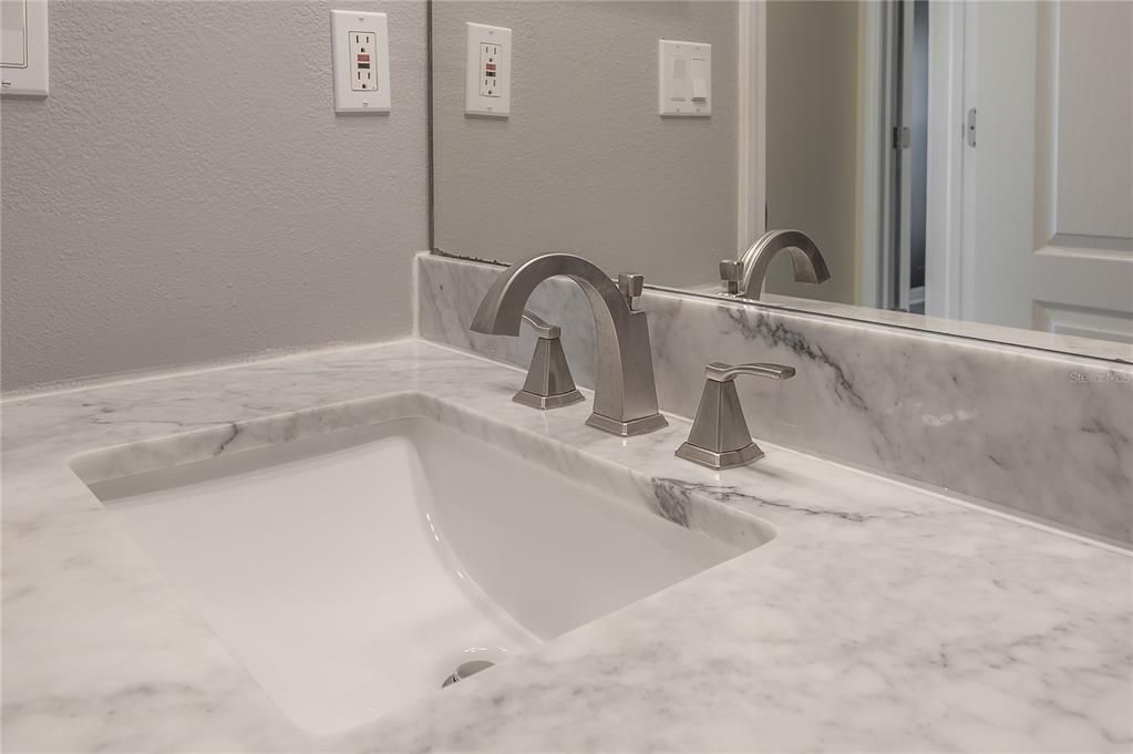 En Venta: $309,900 (4 camas, 2 baños, 2206 Pies cuadrados)