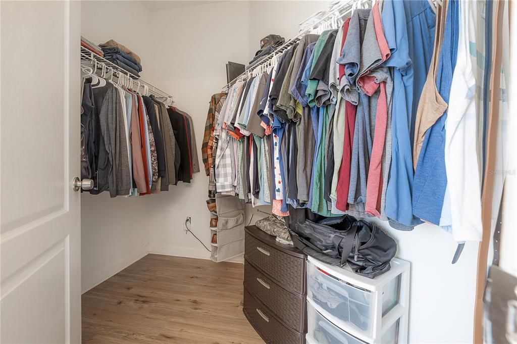 En Venta: $309,900 (4 camas, 2 baños, 2206 Pies cuadrados)