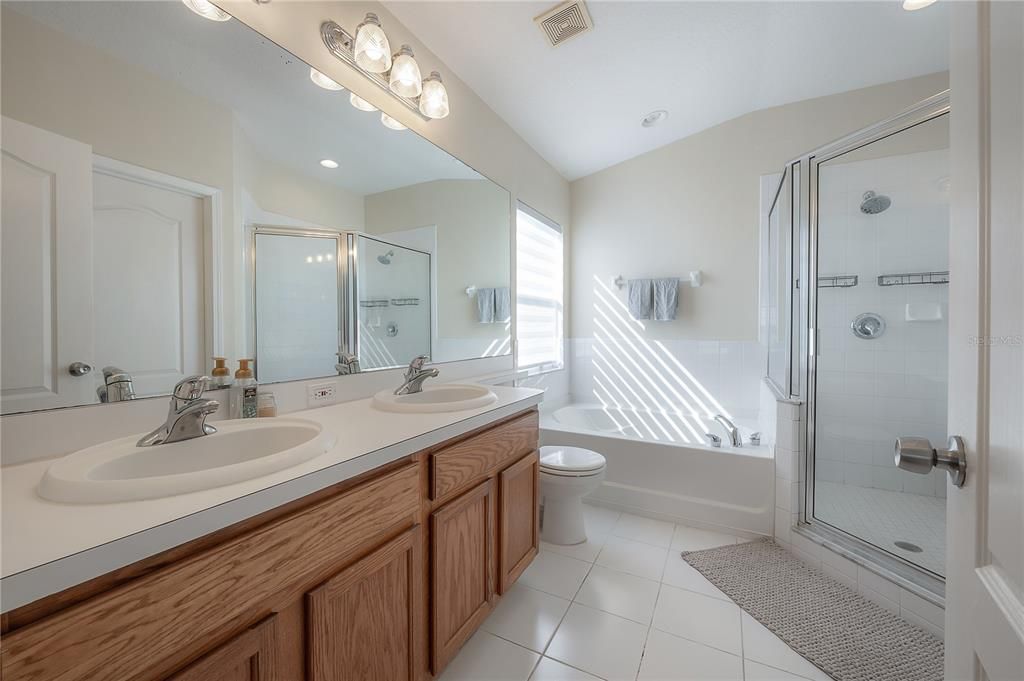 En Venta: $309,900 (4 camas, 2 baños, 2206 Pies cuadrados)