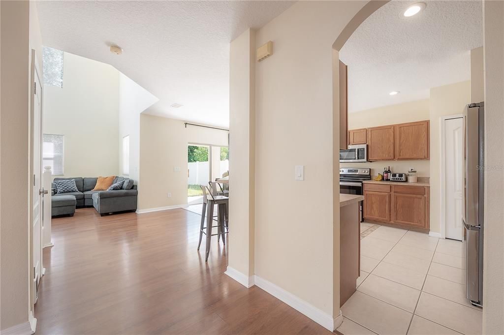 En Venta: $309,900 (4 camas, 2 baños, 2206 Pies cuadrados)