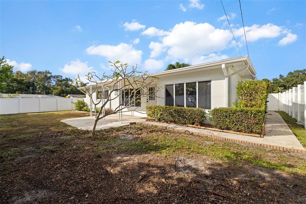 Active With Contract: $495,000 (2 beds, 2 baths, 1557 Square Feet)