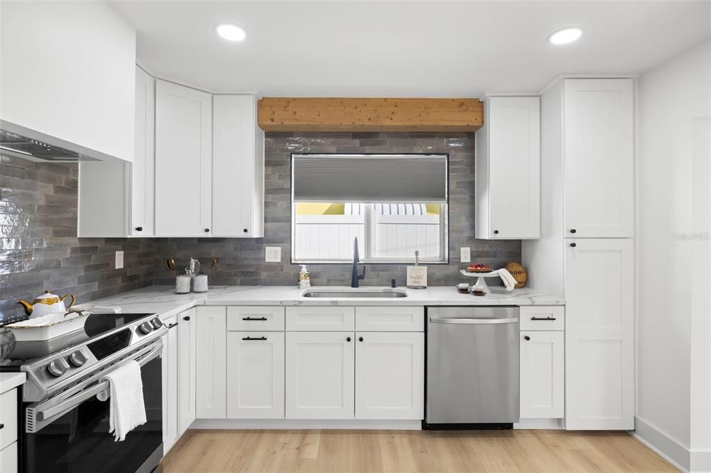 Active With Contract: $495,000 (2 beds, 2 baths, 1557 Square Feet)