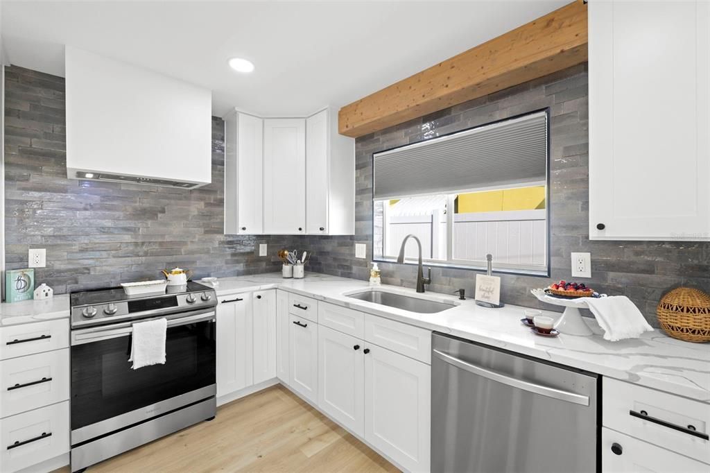 Active With Contract: $495,000 (2 beds, 2 baths, 1557 Square Feet)