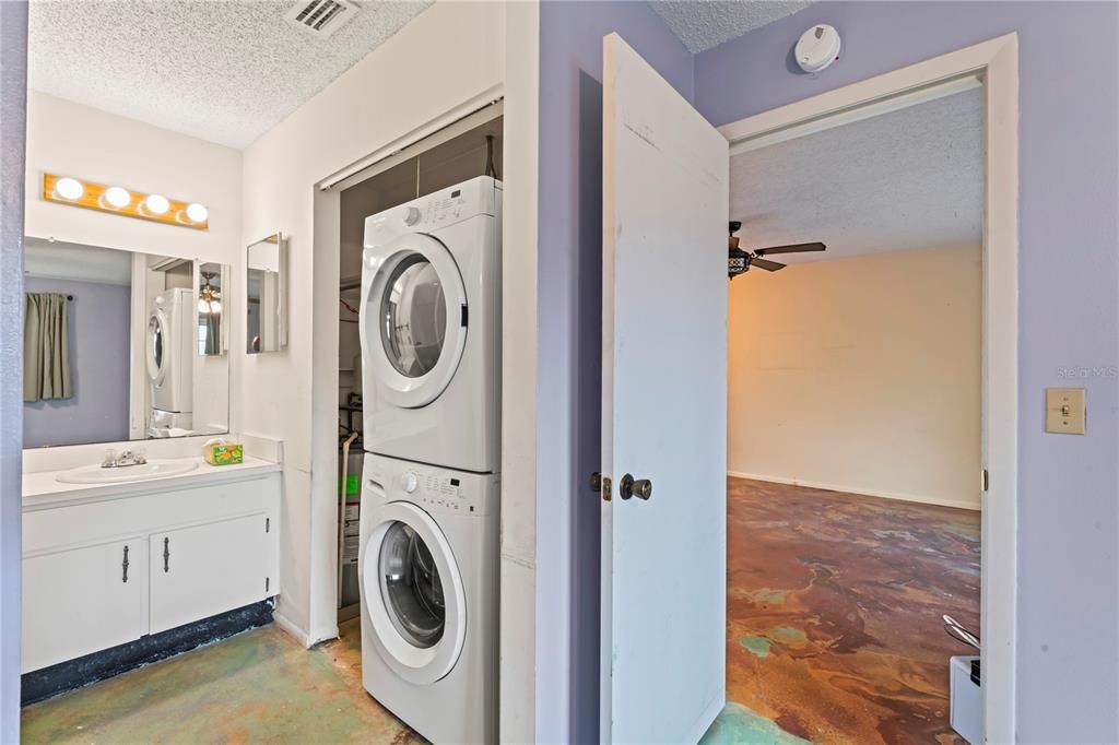 En Venta: $219,000 (2 camas, 2 baños, 1035 Pies cuadrados)