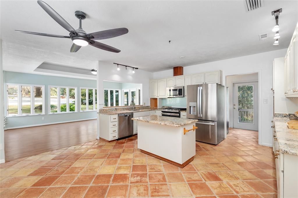 For Sale: $650,000 (4 beds, 3 baths, 3336 Square Feet)