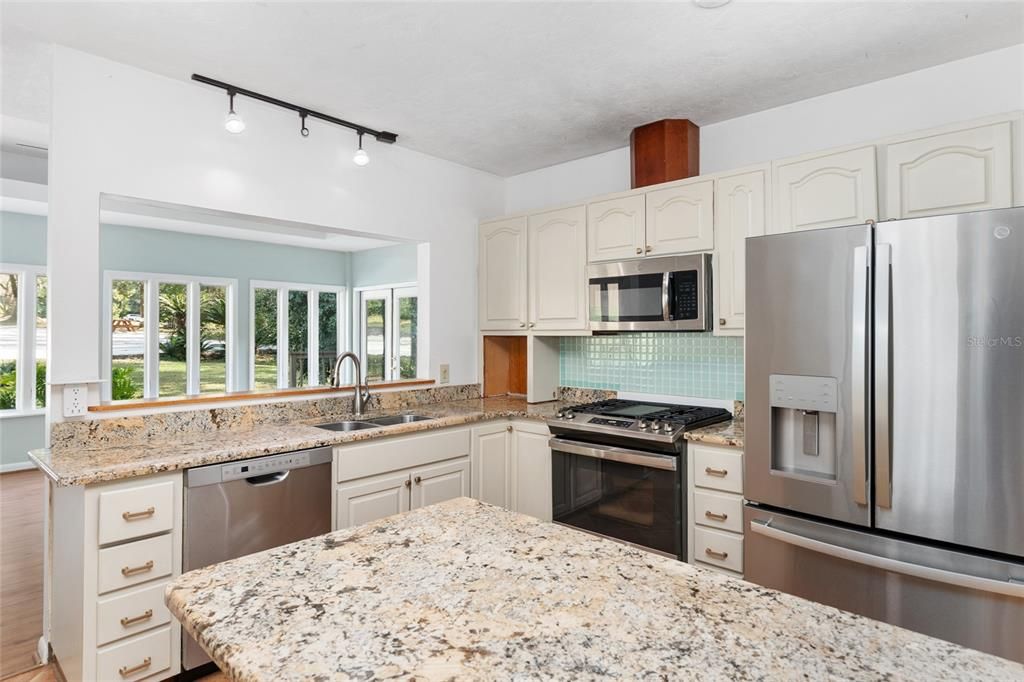 For Sale: $650,000 (4 beds, 3 baths, 3336 Square Feet)