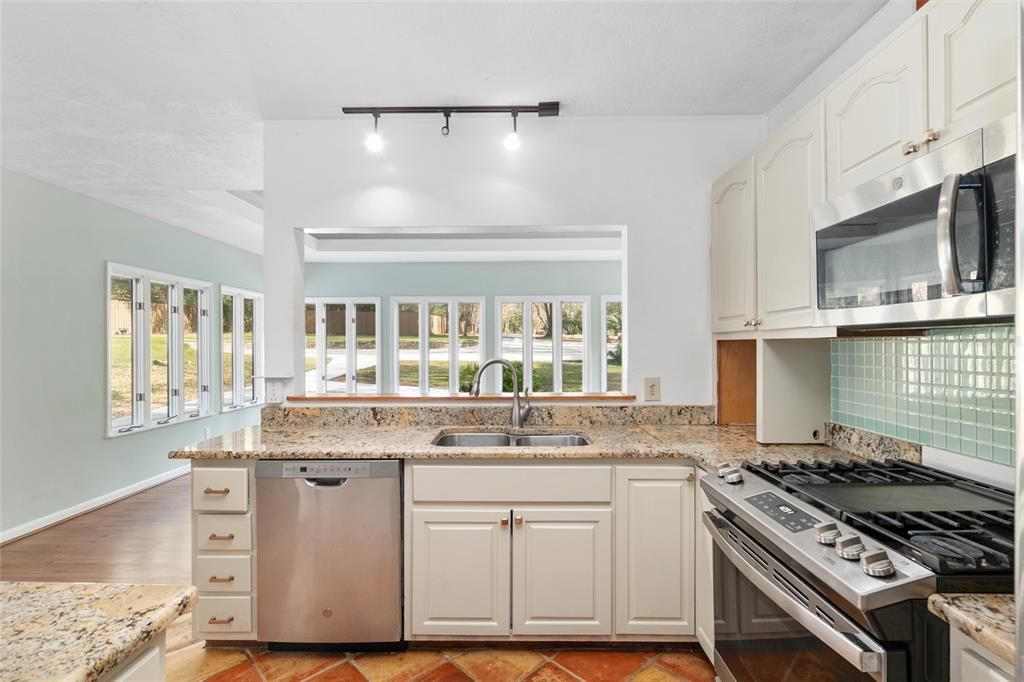 For Sale: $650,000 (4 beds, 3 baths, 3336 Square Feet)