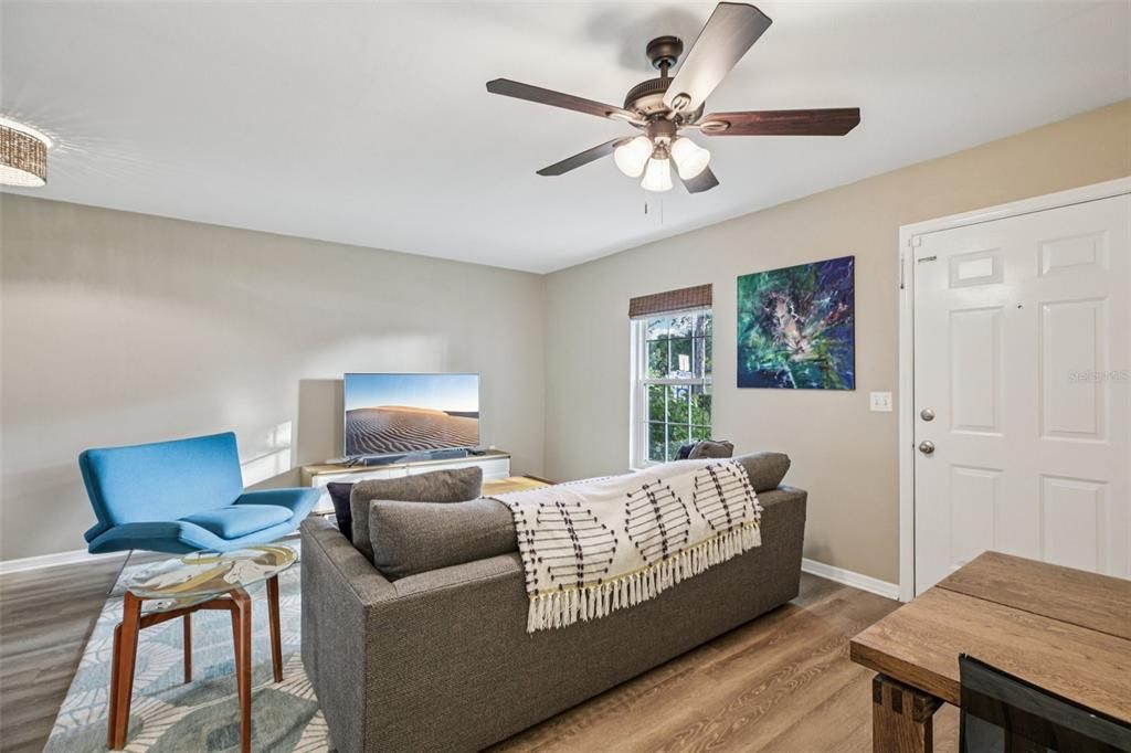 En Venta: $315,000 (2 camas, 2 baños, 1300 Pies cuadrados)