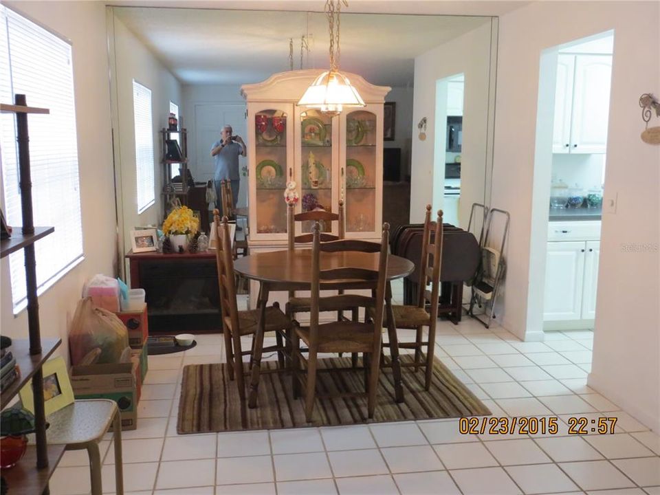 For Rent: $1,300 (2 beds, 1 baths, 960 Square Feet)