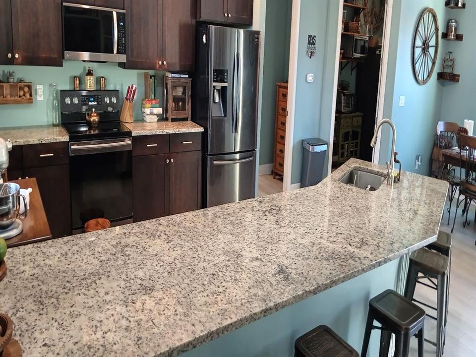 待售: $699,999 (4 贝兹, 3 浴室, 2501 平方英尺)