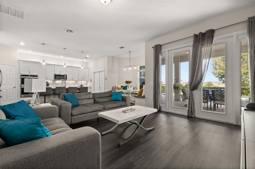 En Venta: $789,990 (4 camas, 3 baños, 3142 Pies cuadrados)