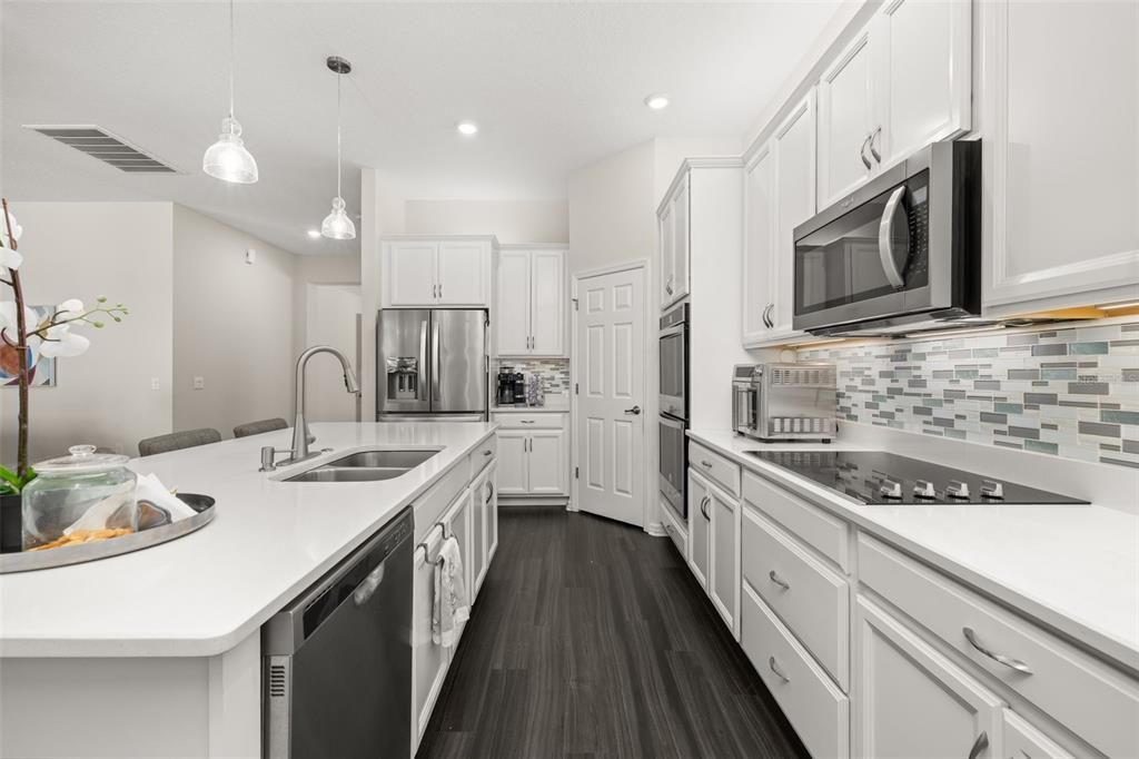 En Venta: $789,990 (4 camas, 3 baños, 3142 Pies cuadrados)