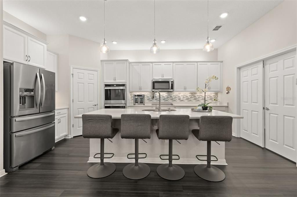 En Venta: $789,990 (4 camas, 3 baños, 3142 Pies cuadrados)