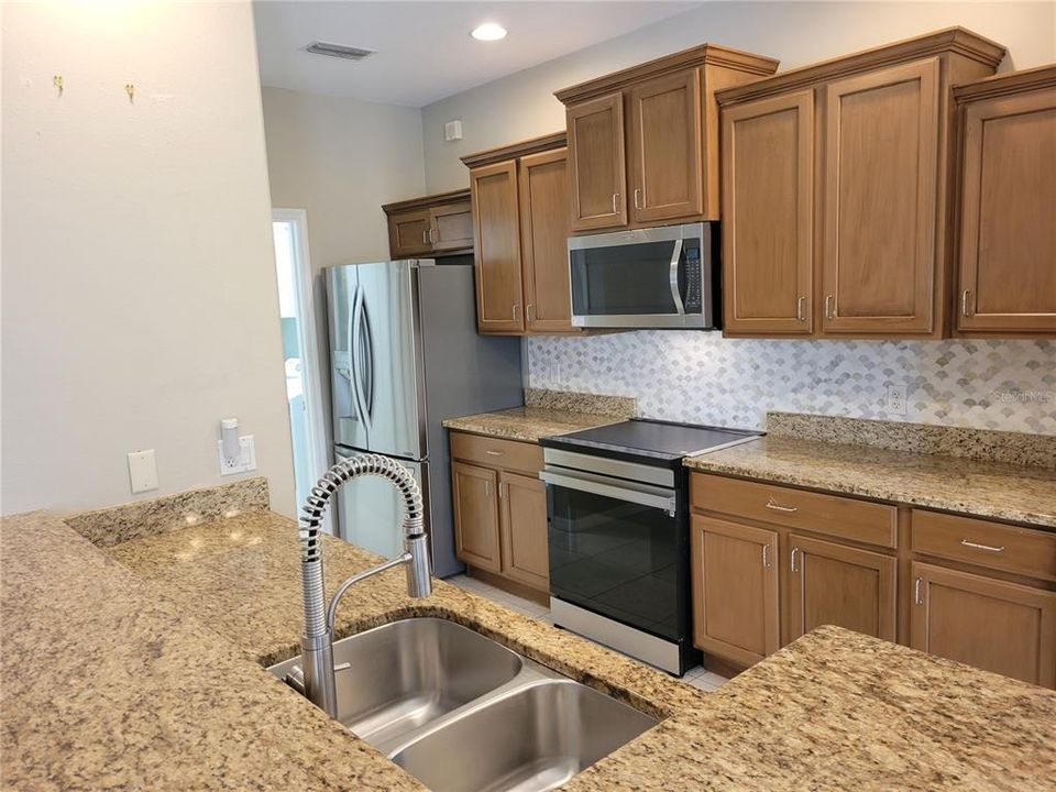 На продажу: $430,000 (2 спален, 2 ванн, 1931 Квадратных фут)