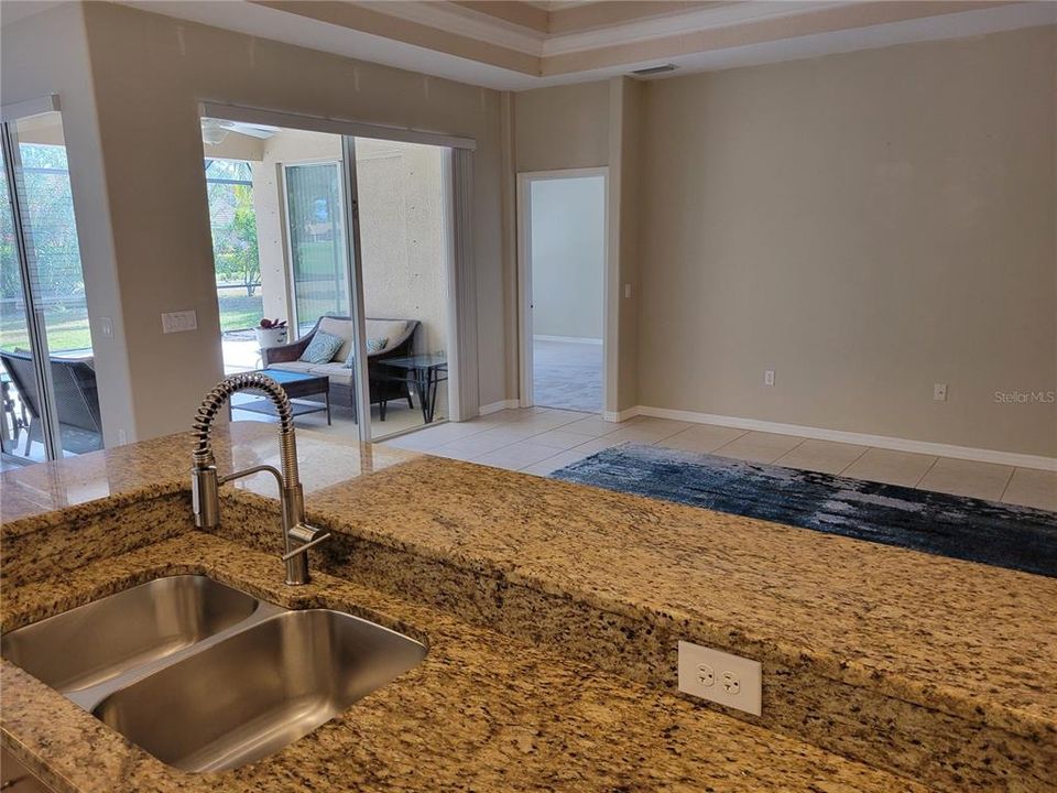 На продажу: $430,000 (2 спален, 2 ванн, 1931 Квадратных фут)