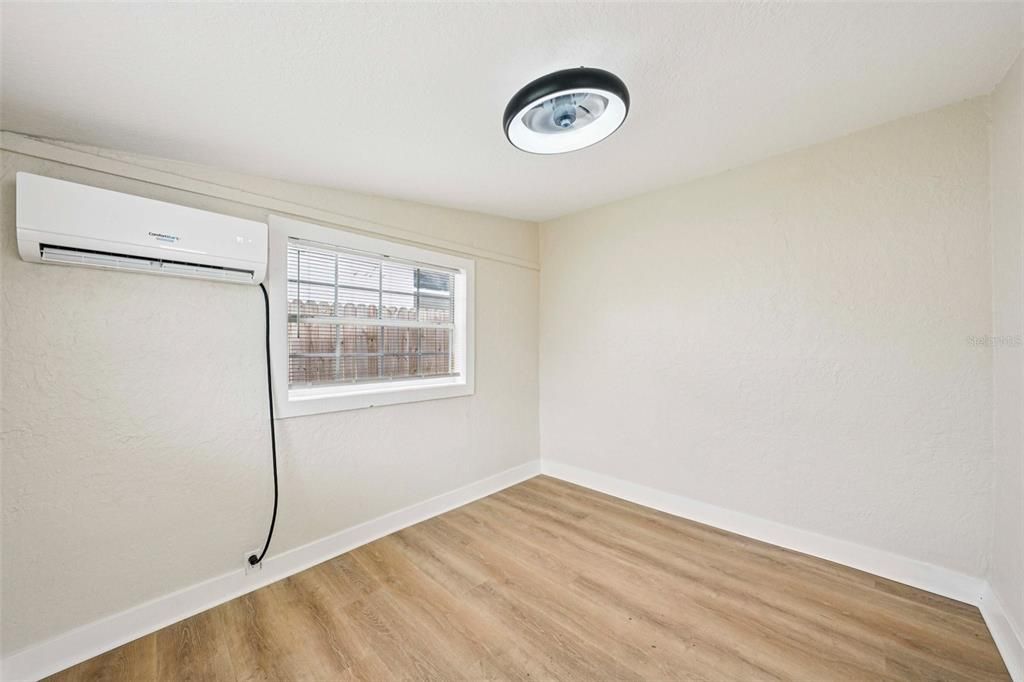 For Rent: $2,000 (2 beds, 1 baths, 880 Square Feet)