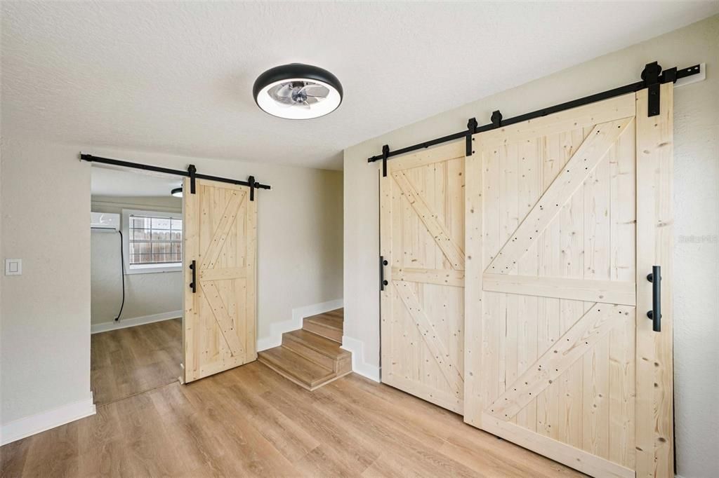 For Rent: $2,000 (2 beds, 1 baths, 880 Square Feet)