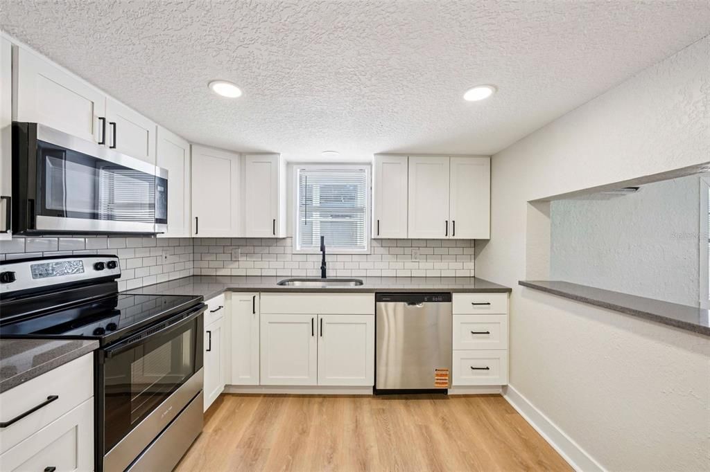 For Rent: $2,000 (2 beds, 1 baths, 880 Square Feet)