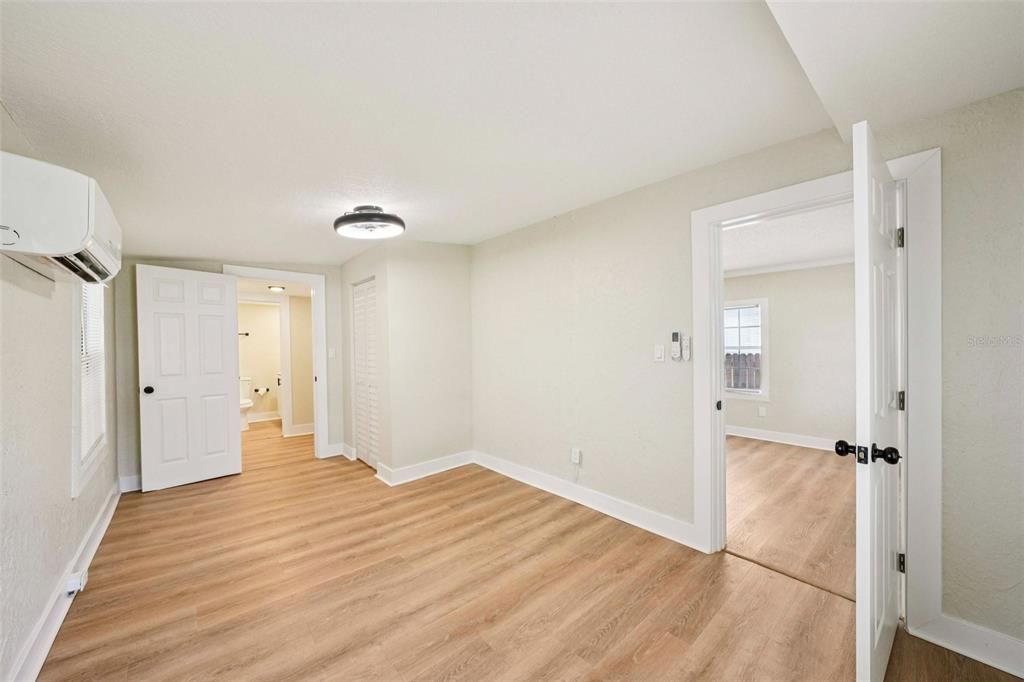 For Rent: $2,000 (2 beds, 1 baths, 880 Square Feet)