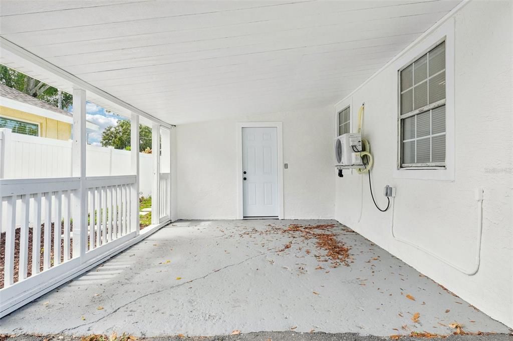 For Rent: $2,000 (2 beds, 1 baths, 880 Square Feet)