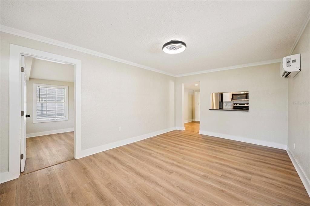 For Rent: $2,000 (2 beds, 1 baths, 880 Square Feet)